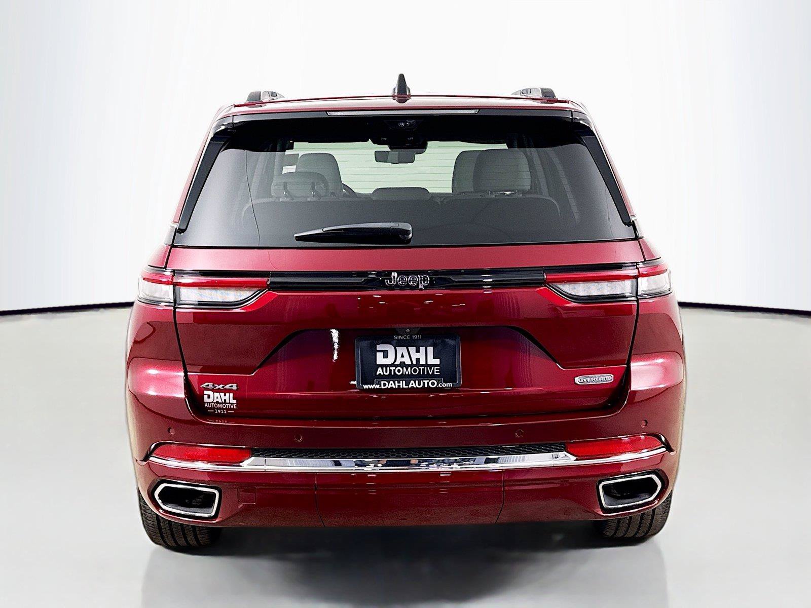 Used 2023 Jeep Grand Cherokee Overland w/ Luxury Tech Group IV AWD/4WD image 12