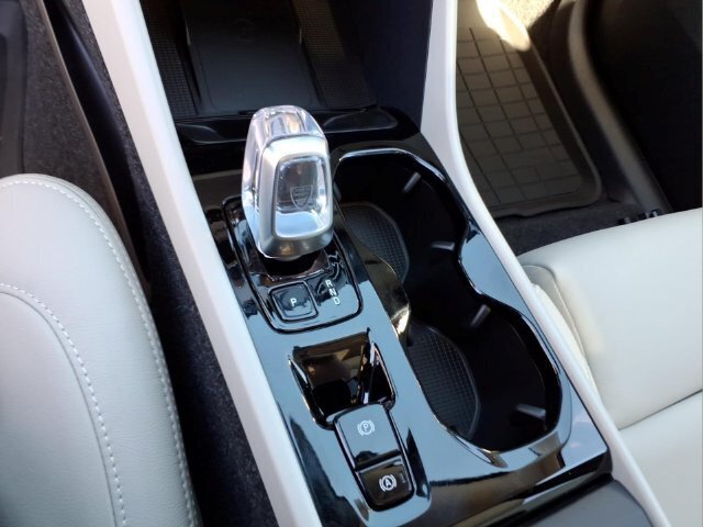New 2026 Volvo XC40 B5 Plus w/ Protection Package Premier AWD/4WD image 24