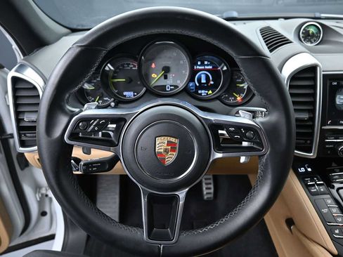Used 2015 Porsche Cayenne S AWD/4WD image 9
