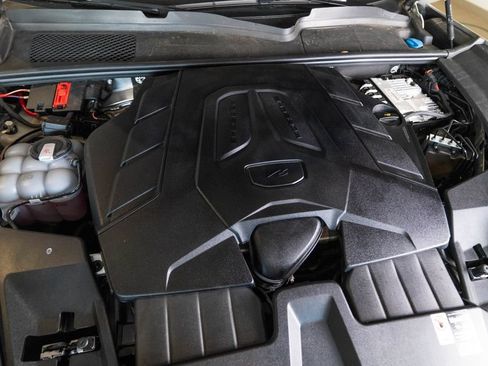 Certified 2026 Porsche Cayenne AWD/4WD image 40