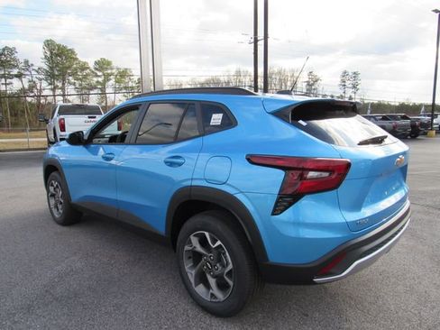 New 2026 Chevrolet Trax LT w/ Driver Confidence Package image 9