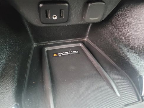 Used 2023 Chevrolet Traverse LT image 27