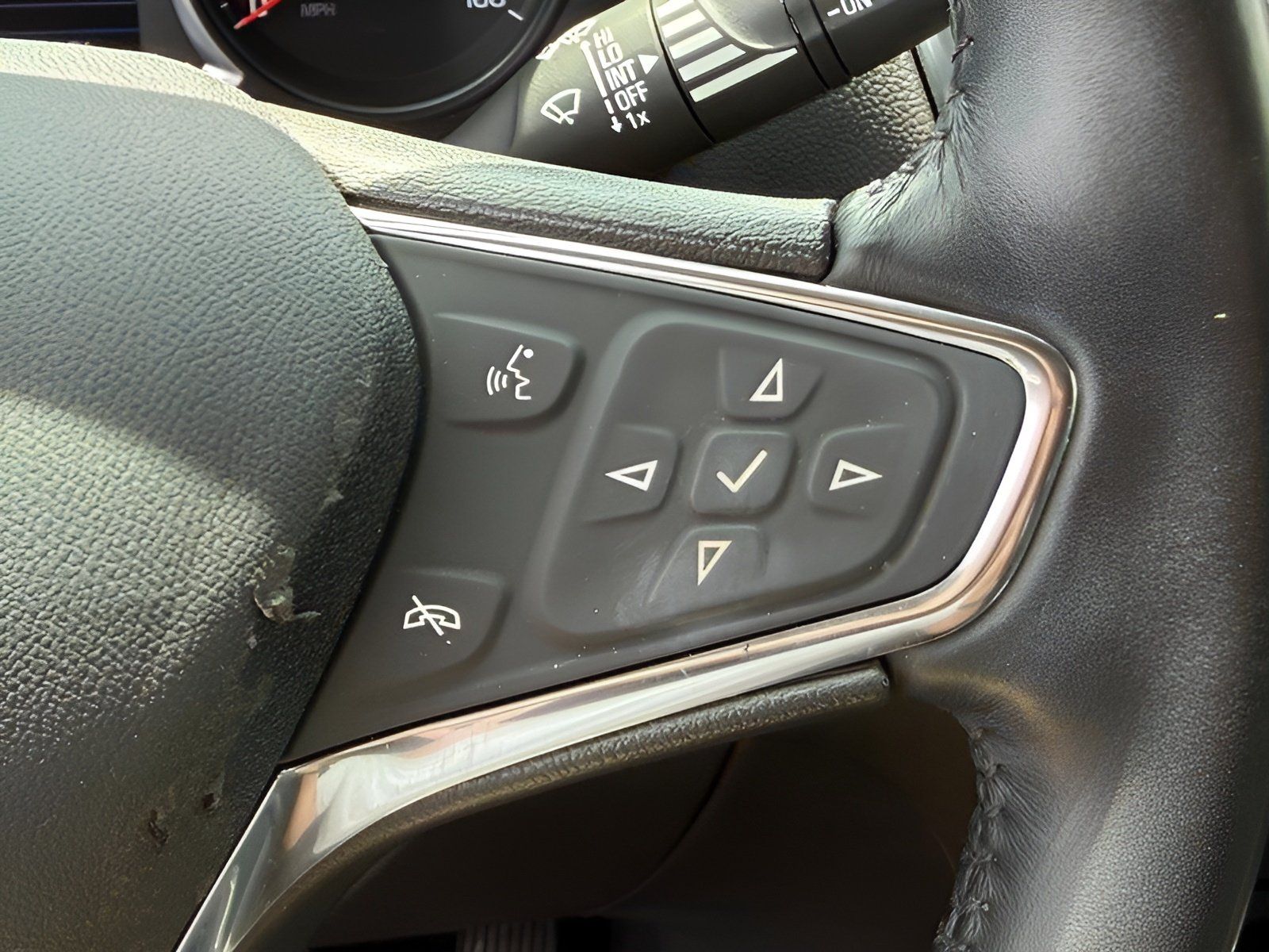 Used 2021 Chevrolet Equinox LT AWD/4WD image 17