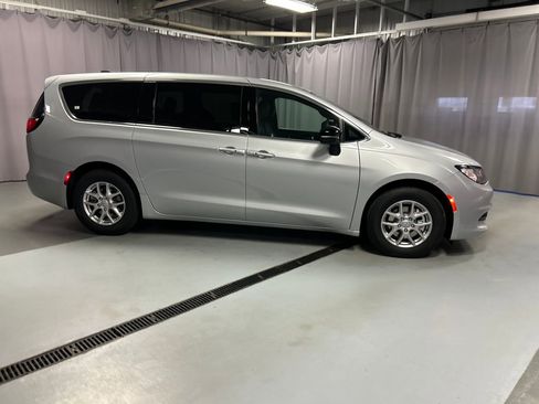 New 2026 Chrysler Voyager LX image 8
