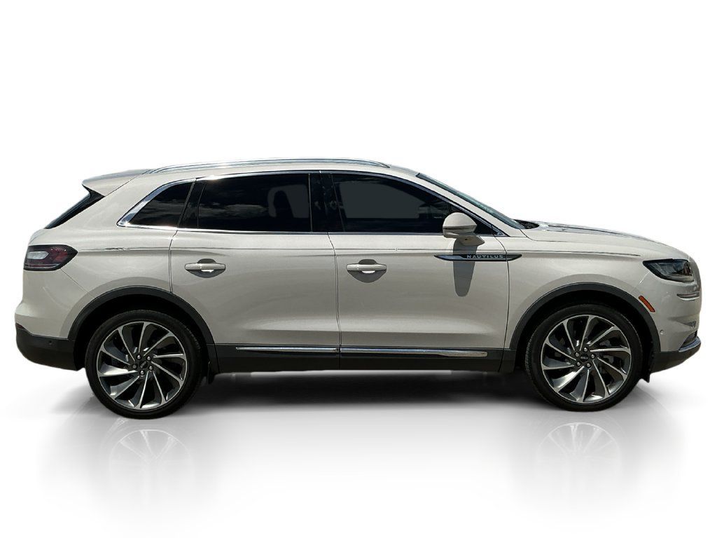 Used 2023 Lincoln Nautilus Reserve w/ Equipment Group 201A FWD image 8