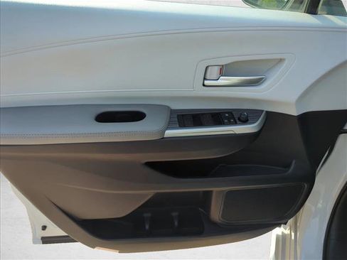 Used 2025 Toyota Sienna XLE FWD image 8