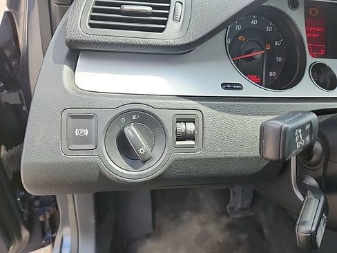 Used 2008 Volkswagen Passat Komfort FWD image 14