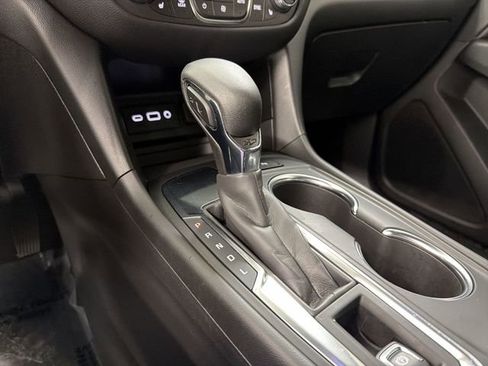 Used 2022 Chevrolet Equinox LT w/ Driver Convenience Package image 27