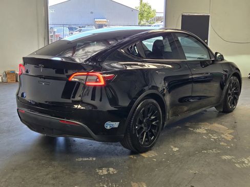Used 2021 Tesla Model Y 2WD image 4