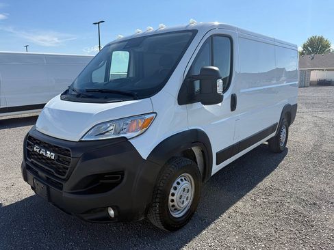 Used 2025 RAM ProMaster 2500 w/ Convenience Group FWD image 7