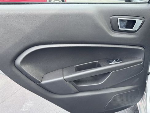 Used 2015 Ford Fiesta SE image 24