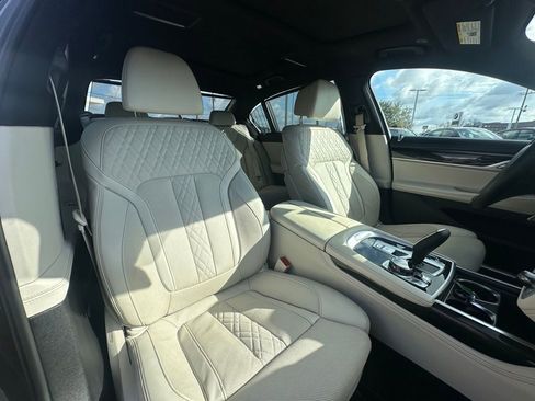 Used 2019 BMW 750i w/ Executive Package image 31