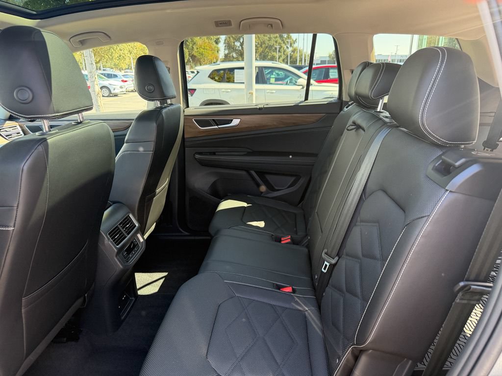 Used 2024 Volkswagen Atlas SE AWD/4WD image 26