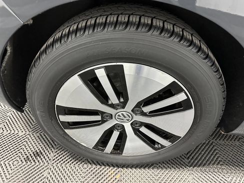 Used 2016 Volkswagen e-Golf SE w/ DC Fast Charging Package image 44