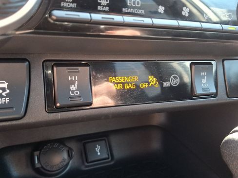Used 2021 Toyota RAV4 XLE w/ Convenience Package AWD/4WD image 25