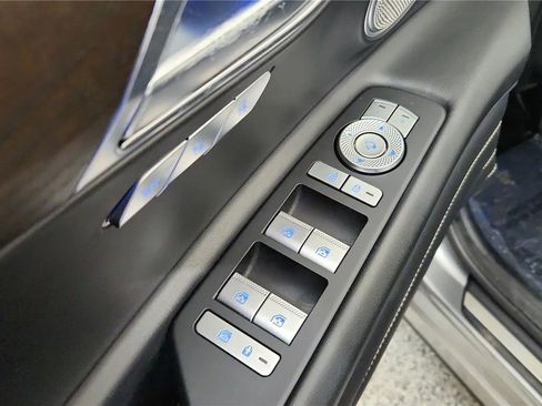 Used 2023 Genesis GV80 2.5T w/ Prestige Package AWD/4WD image 32