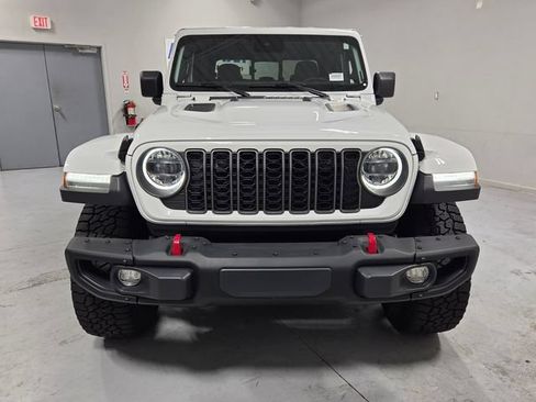 Used 2025 Jeep Gladiator Rubicon w/ Convenience Group AWD/4WD image 2