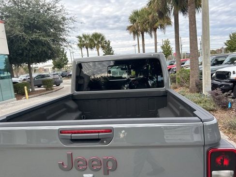 Used 2021 Jeep Gladiator Rubicon image 6