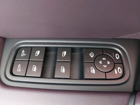 Certified 2025 Porsche Cayenne image 30