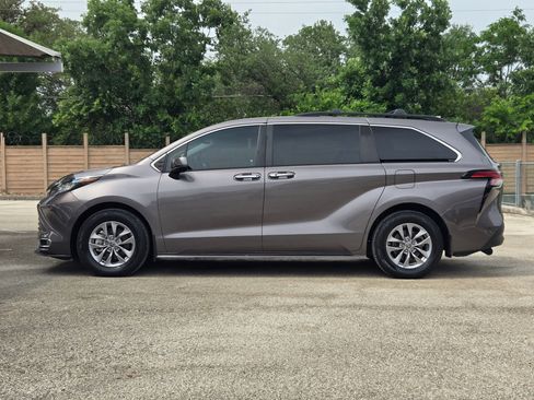 Used 2022 Toyota Sienna XLE FWD image 7