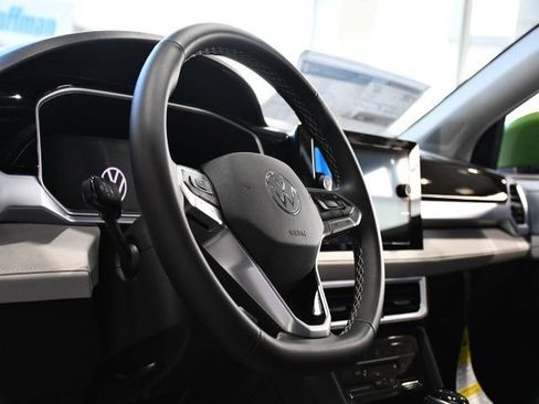 New 2026 Volkswagen Taos SE image 9