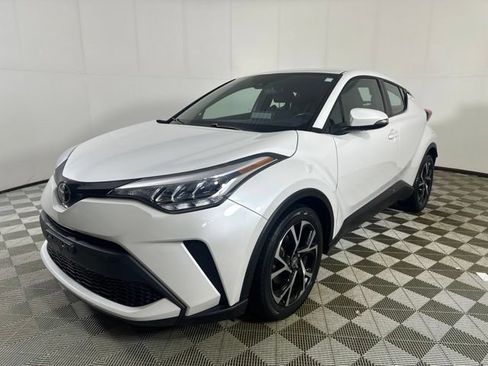 Used 2022 Toyota C-HR XLE FWD image 3