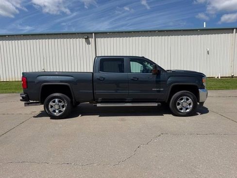 Used 2018 GMC Sierra 2500 SLE w/ SLE Preferred Package AWD/4WD image 2