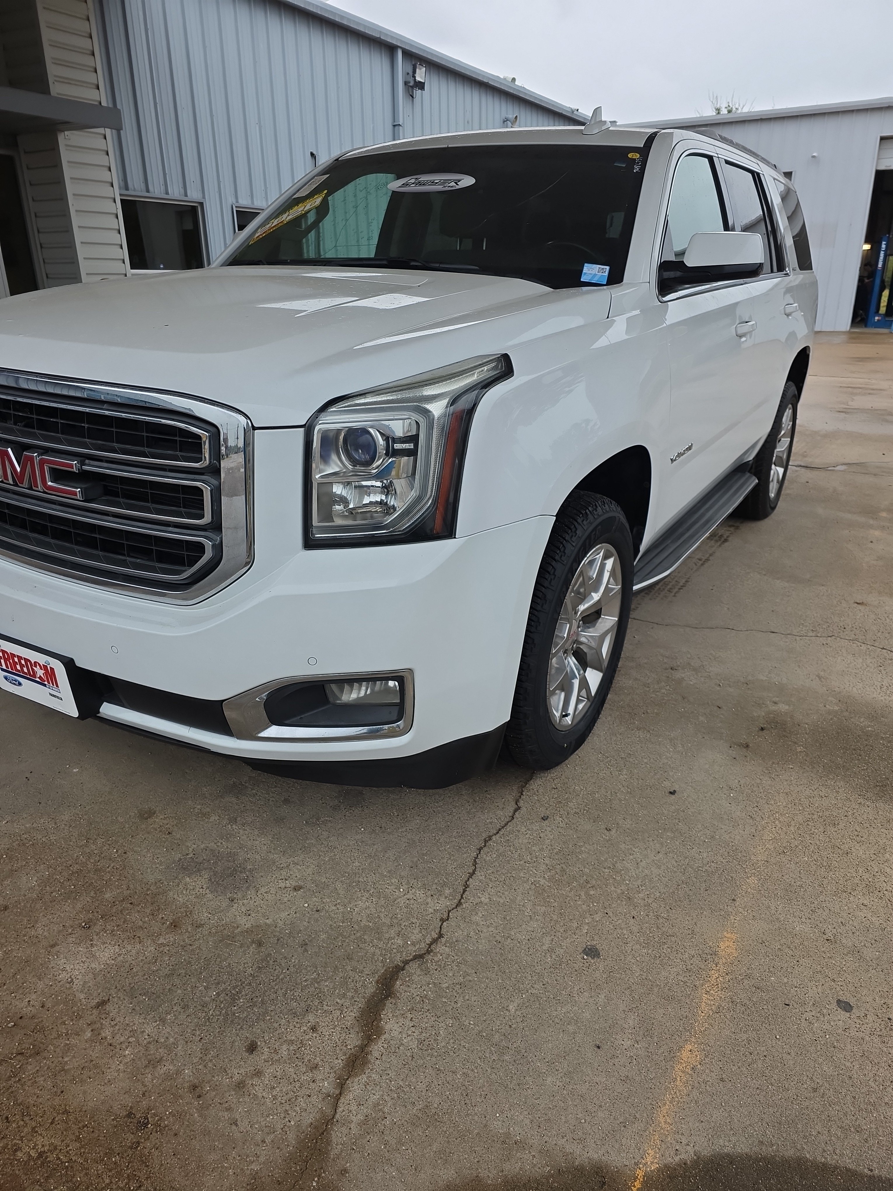 Used 2017 GMC Yukon SLE w/ SLE Value Package RWD image 4
