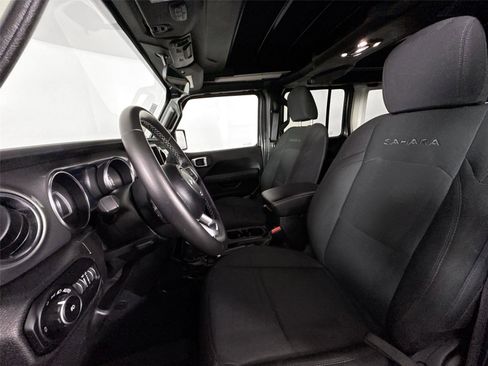 Used 2021 Jeep Wrangler Unlimited Sahara AWD/4WD image 3