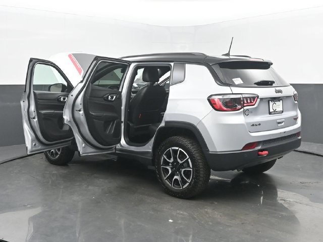 Used 2024 Jeep Compass Trailhawk w/ Sun and Sound Group AWD/4WD image 56
