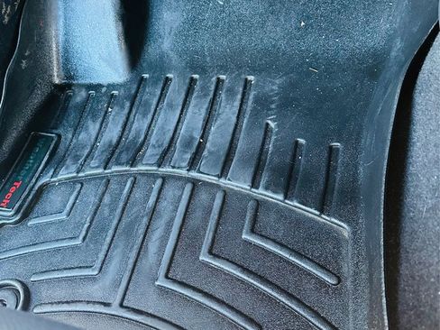 Used 2021 Toyota Corolla SE image 17