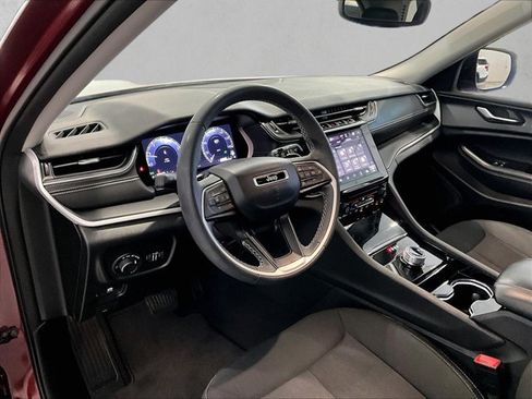 Used 2023 Jeep Grand Cherokee Laredo image 14