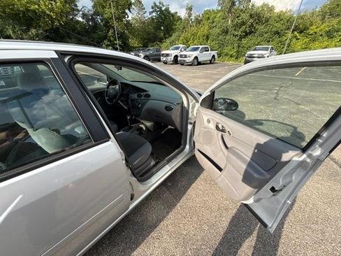 Used 2004 Ford Focus SE FWD image 29