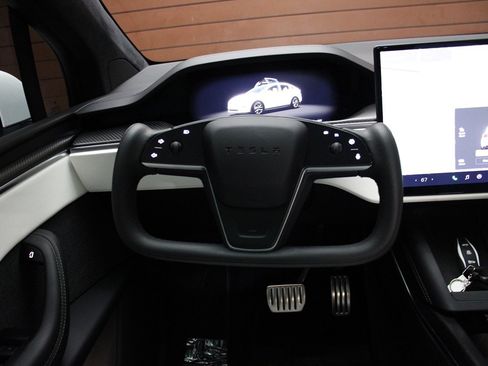 Used 2022 Tesla Model X Plaid image 23