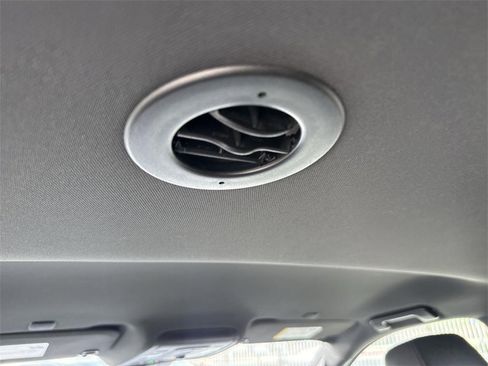 Used 2023 Chevrolet Suburban Z71 image 19