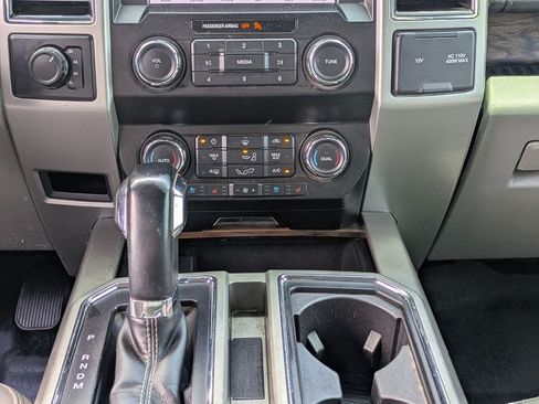 Used 2019 Ford F150 Lariat AWD/4WD image 18