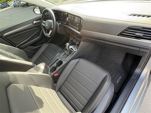 Used 2023 Volkswagen Jetta SE w/ Panoramic Sunroof Package image 13