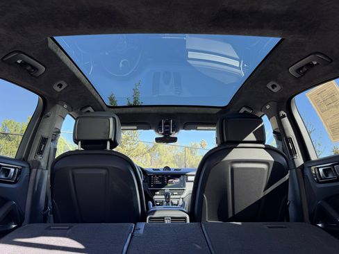 Certified 2022 Porsche Cayenne Turbo S image 36