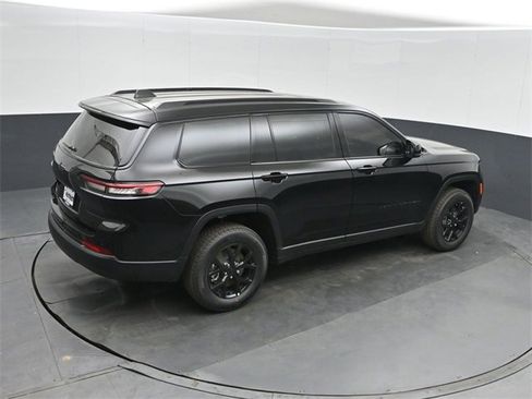 New 2025 Jeep Grand Cherokee L Altitude image 33