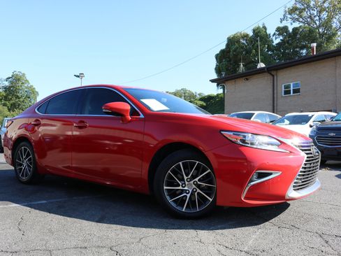Used 2016 Lexus ES 350 w/ Luxury Package w/Wood Trim image 6