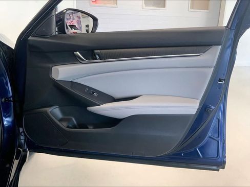 Used 2018 Honda Accord EX image 26