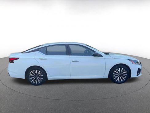 Used 2025 Nissan Altima 2.5 SV FWD image 16