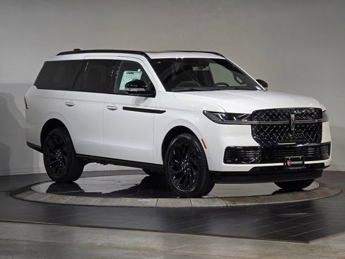 New 2025 Lincoln Navigator Reserve w/ Jet Appearance Package AWD/4WD image 11