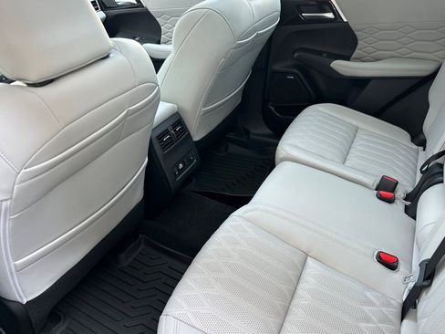 New 2025 Mitsubishi Outlander SEL image 11
