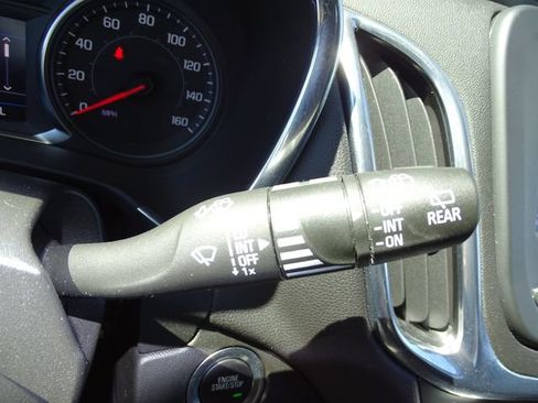 Used 2023 Chevrolet Equinox LT FWD image 17