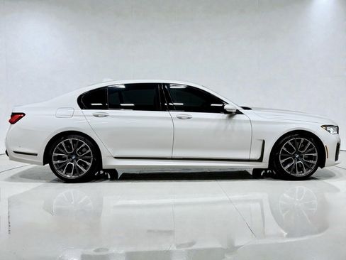 Used 2022 BMW 750i xDrive w/ Luxury Rear Seating Package image 16