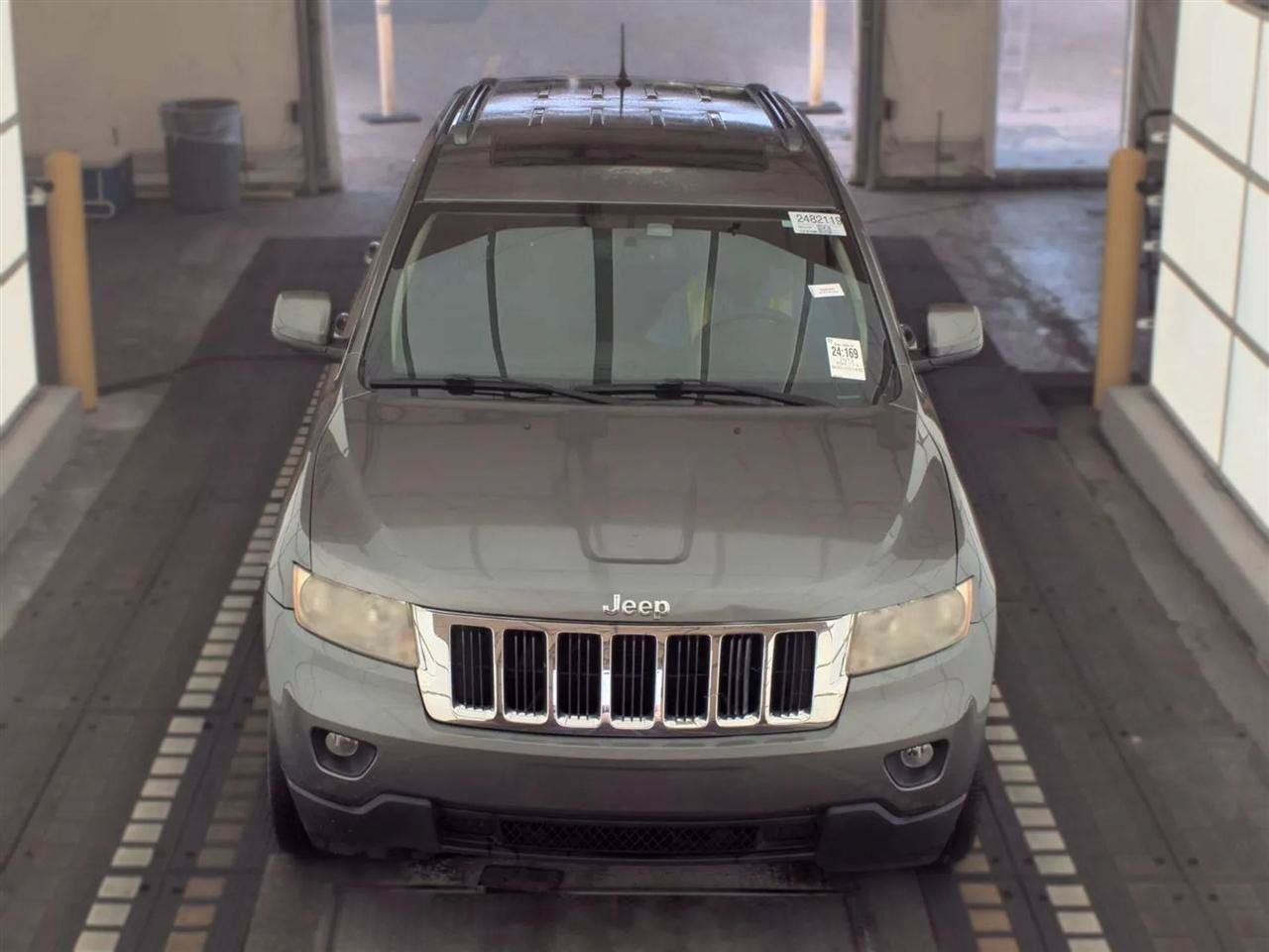 Used 2013 Jeep Grand Cherokee Laredo RWD image 2