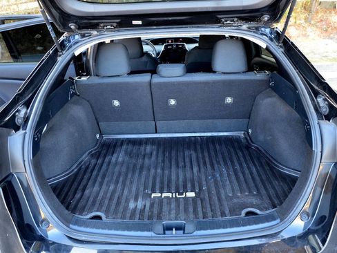 Used 2017 Toyota Prius Two image 10