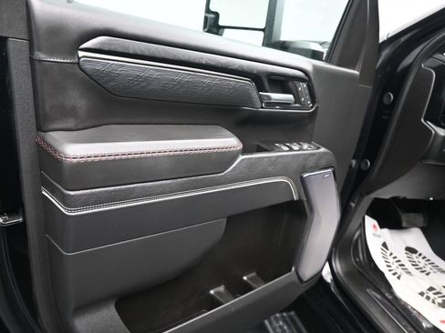 Used 2025 GMC Sierra 2500 AT4X image 16