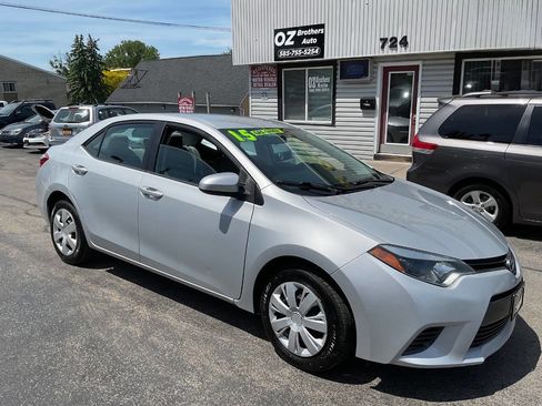 Used 2015 Toyota Corolla LE FWD image 3